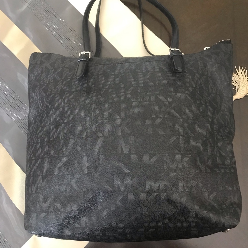 Michael Kors Jet Set Tote